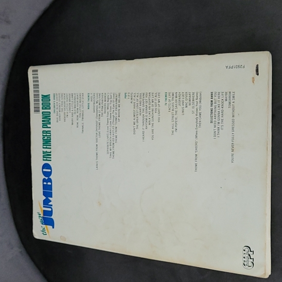 Selling as a bundle piano books . - Picture 12 of 13